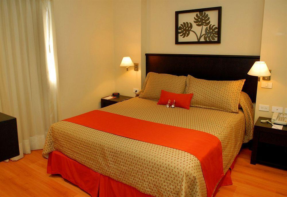 Hotel Lugano Suites Quito Room photo