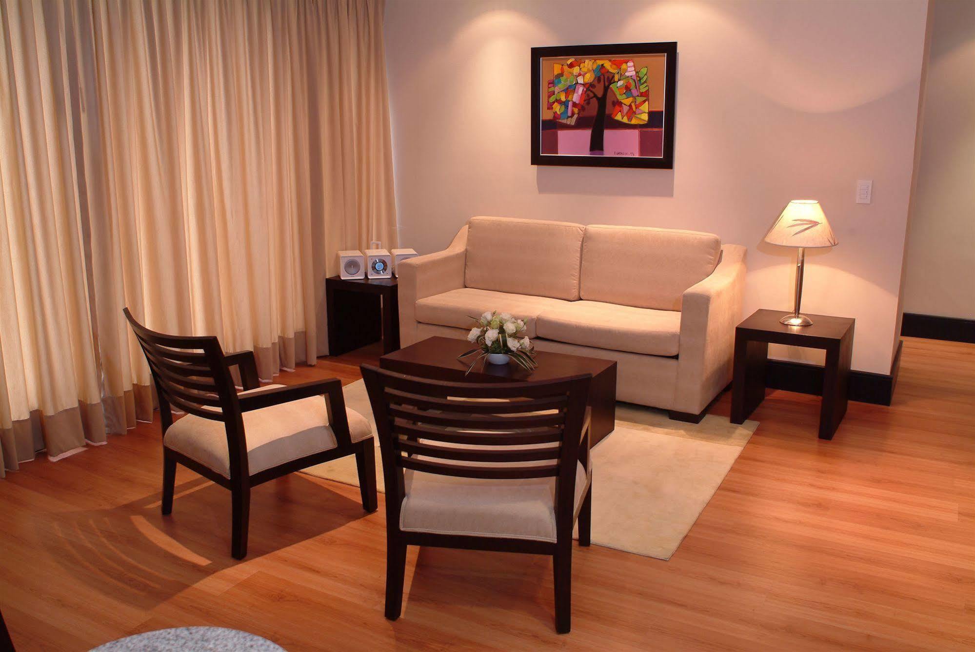 Hotel Lugano Suites Quito Room photo